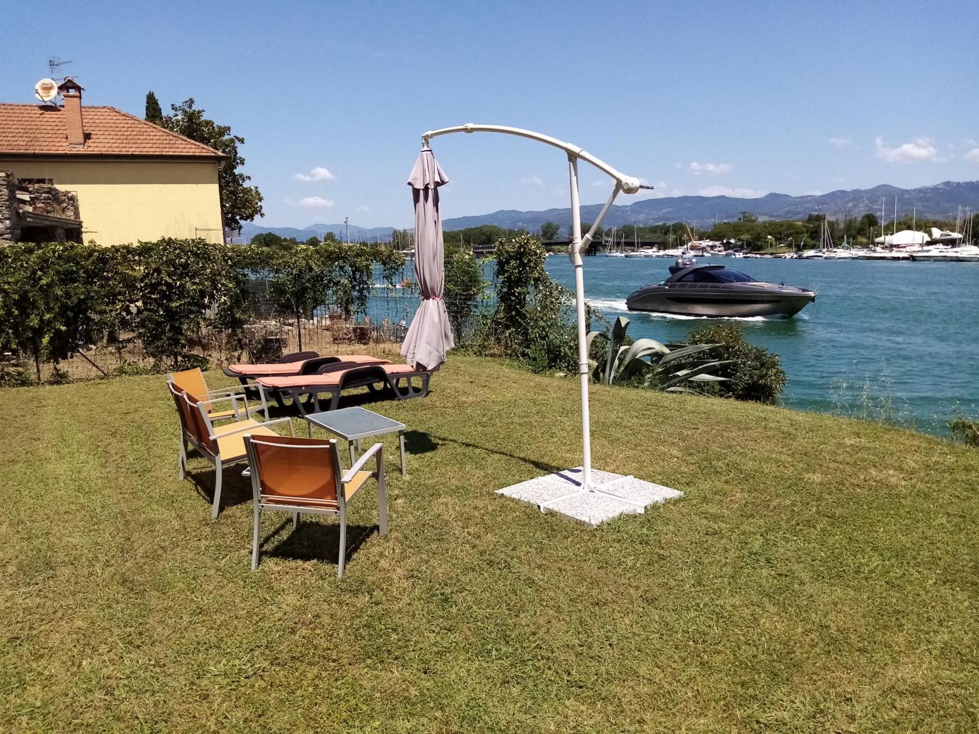Alla Foce Del Magra - Appartamenti Sul Fiume Con Posto Barca Vicino Cinque Terre Амеля Екстериор снимка