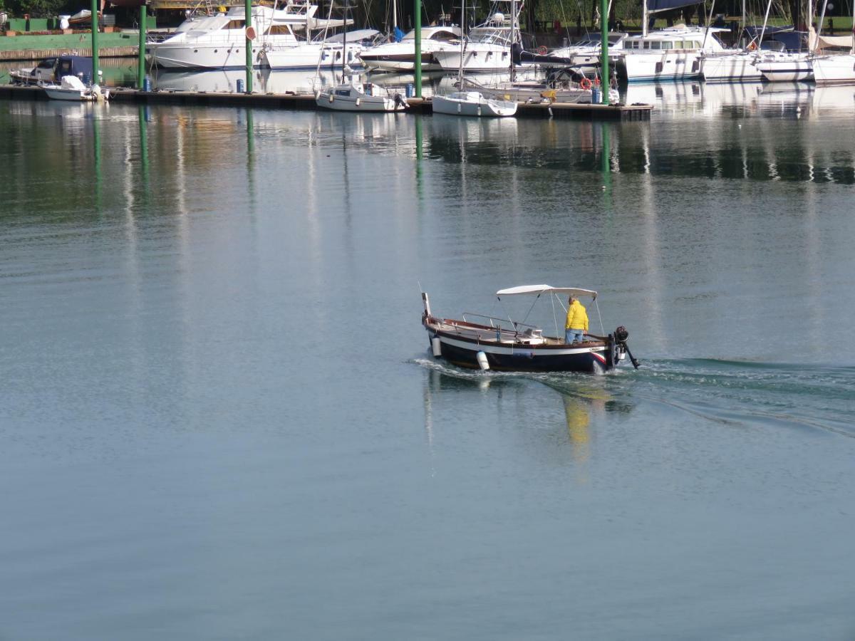 Alla Foce Del Magra - Appartamenti Sul Fiume Con Posto Barca Vicino Cinque Terre Амеля Екстериор снимка